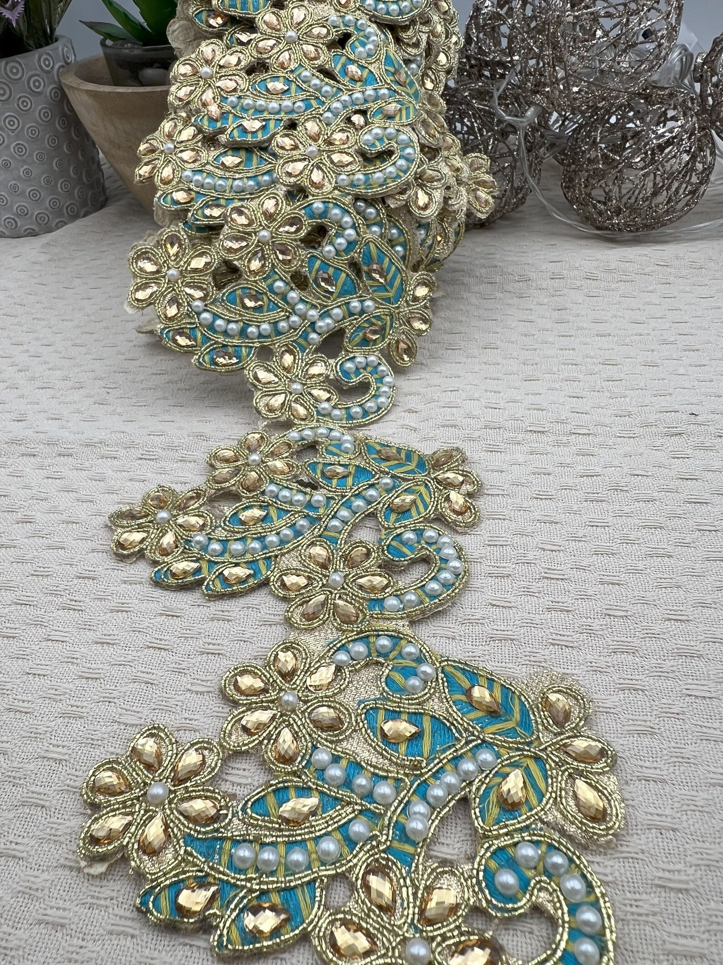 Galon oriental or et bleu à motifs floraux
