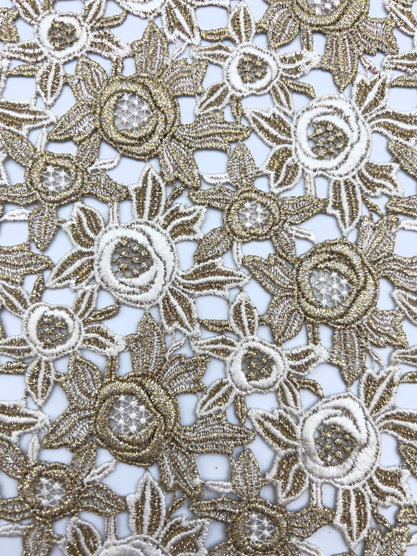 Galon brodé XXL doré et blanc – 29 cm de largeur