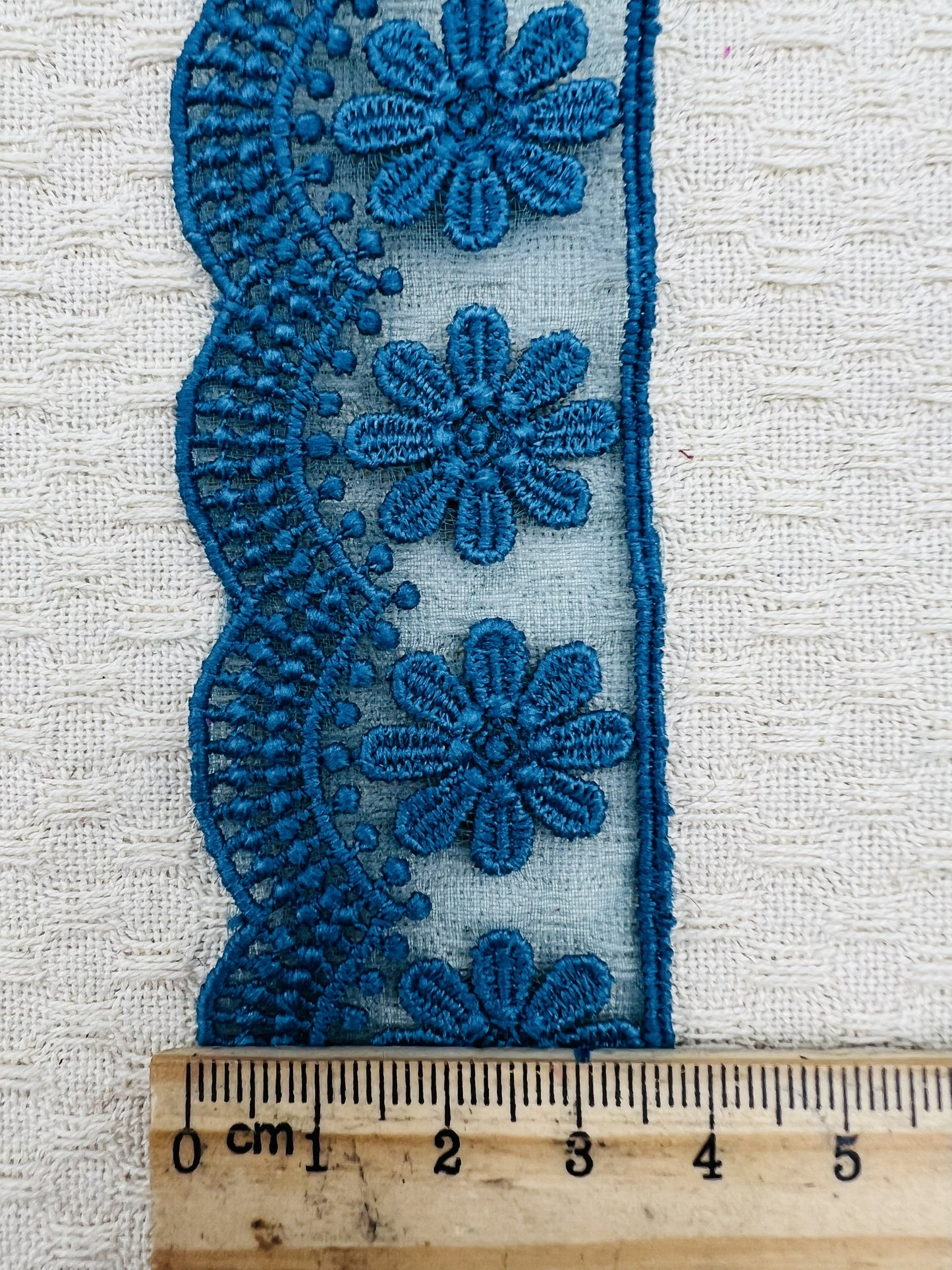 Galon dentelle brodé à fleurs bleu pétrole - 3,8 cm x 2,5 m