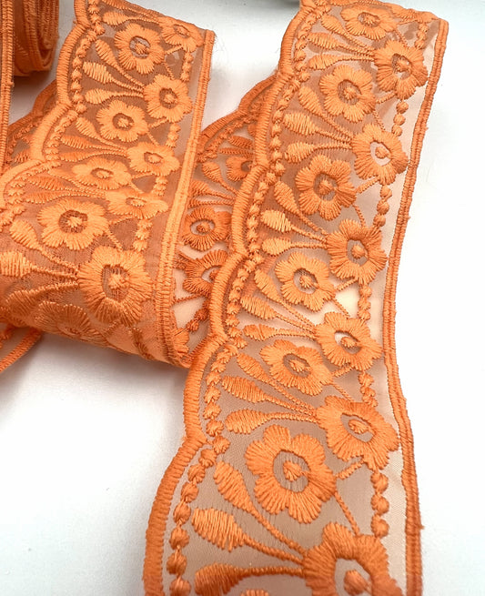 Galon dentelle à fleurs brodé orange abricot - 4,5 cm x 2,5 m