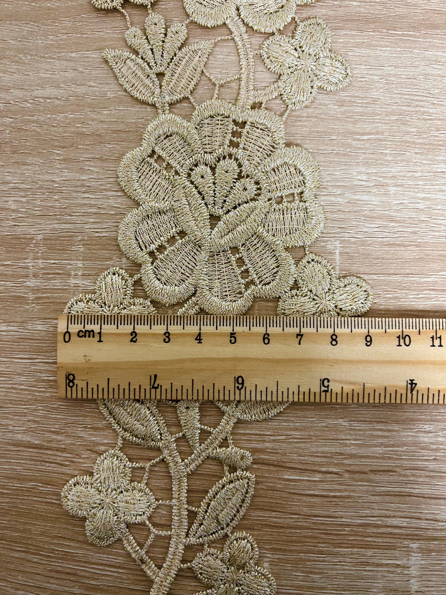 Guipure intemporelle fleurs entièrement doré 2 pièces