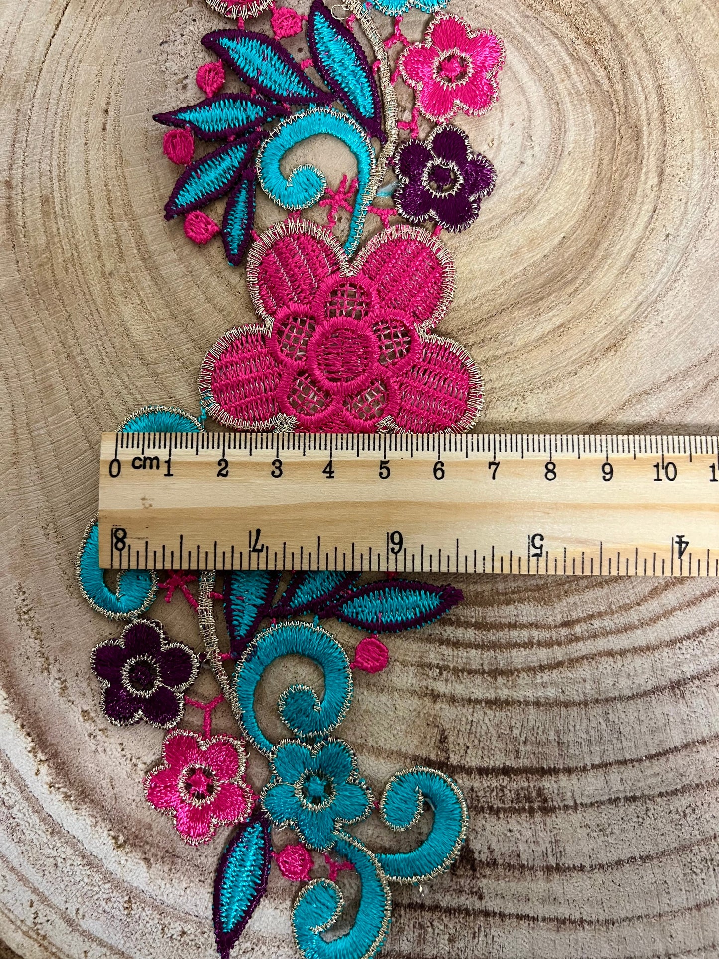 Guipure intemporelle fleurs fuschia turquoise violine 2 pièces