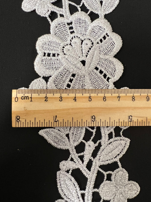 Guipure intemporelle fleurs entièrement argenté 1 pièce Droite