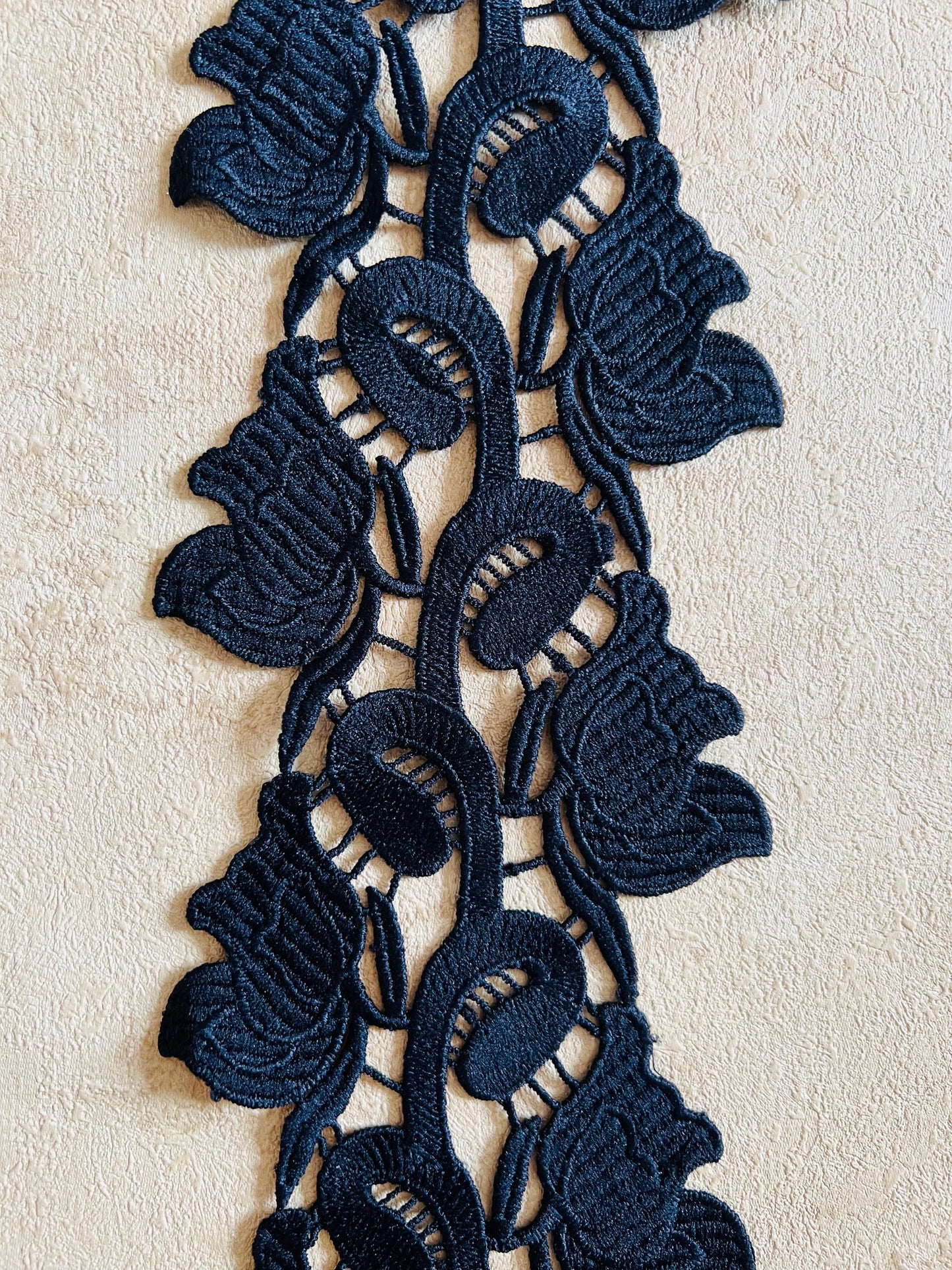 Galon fleuri noir