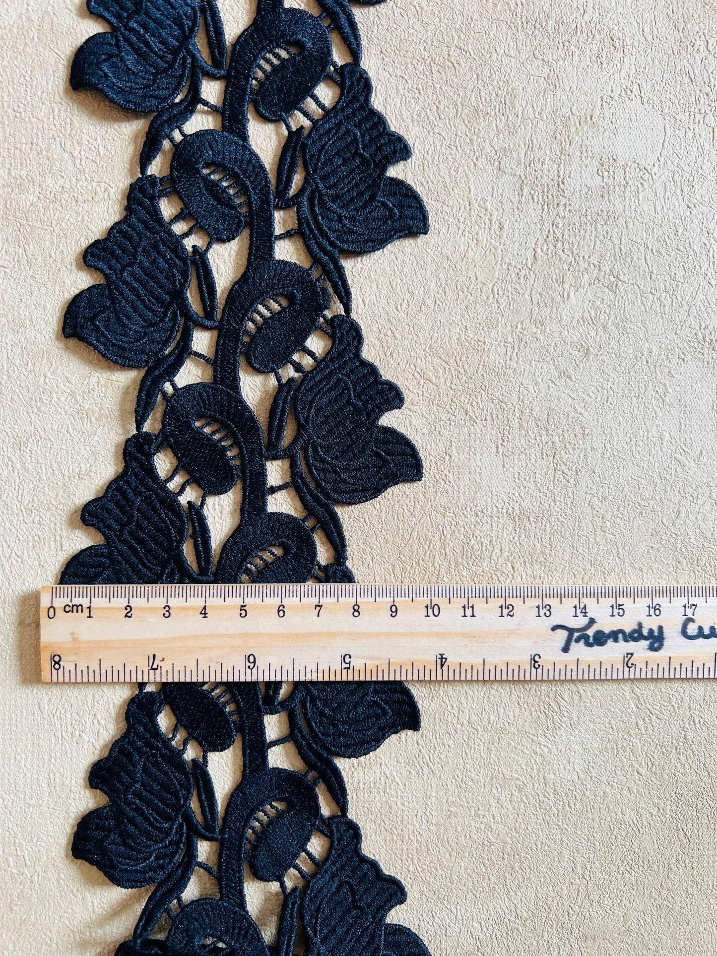 Galon fleuri noir