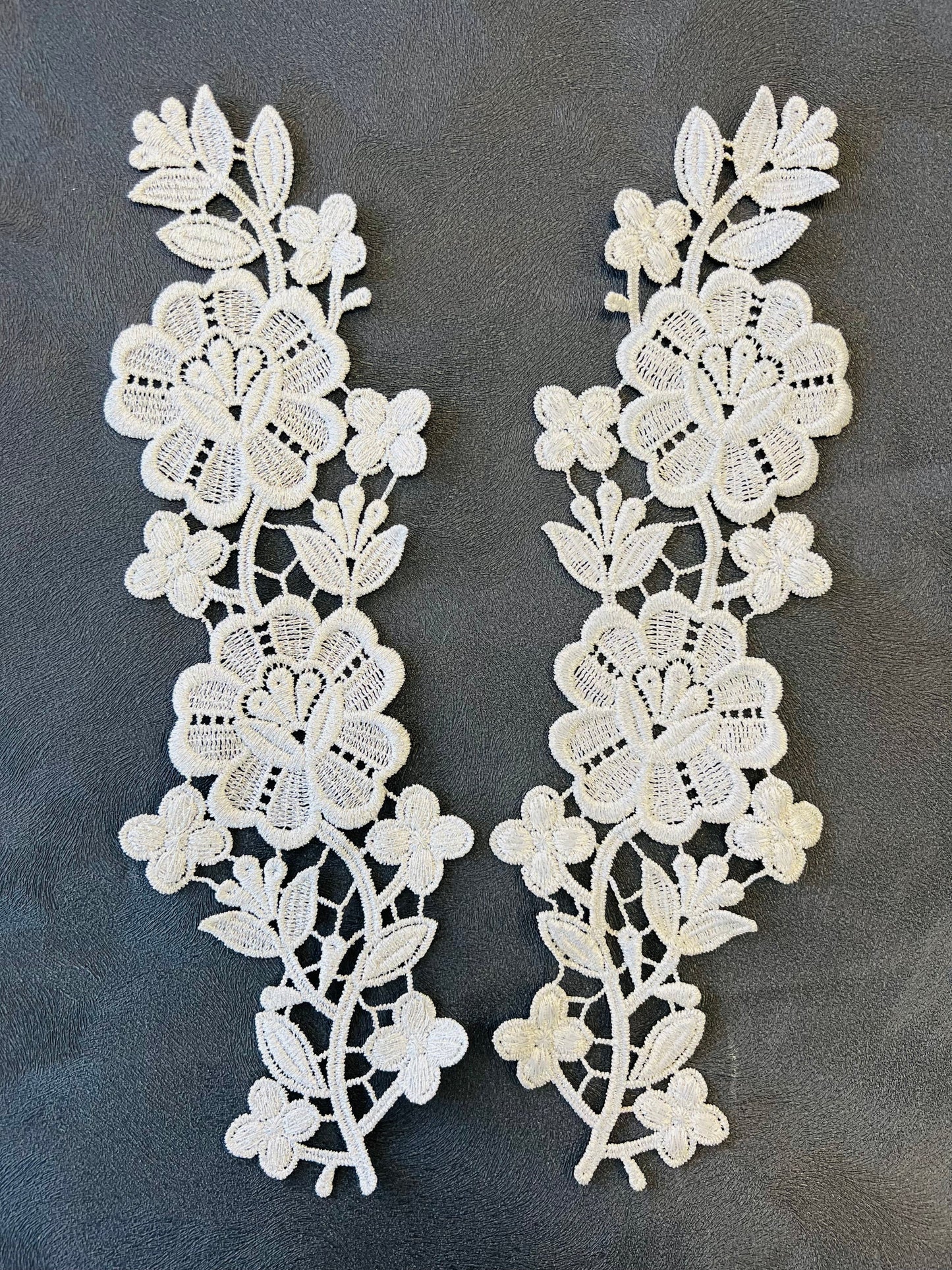Guipure intemporelle fleurs entièrement argenté 2 pièces