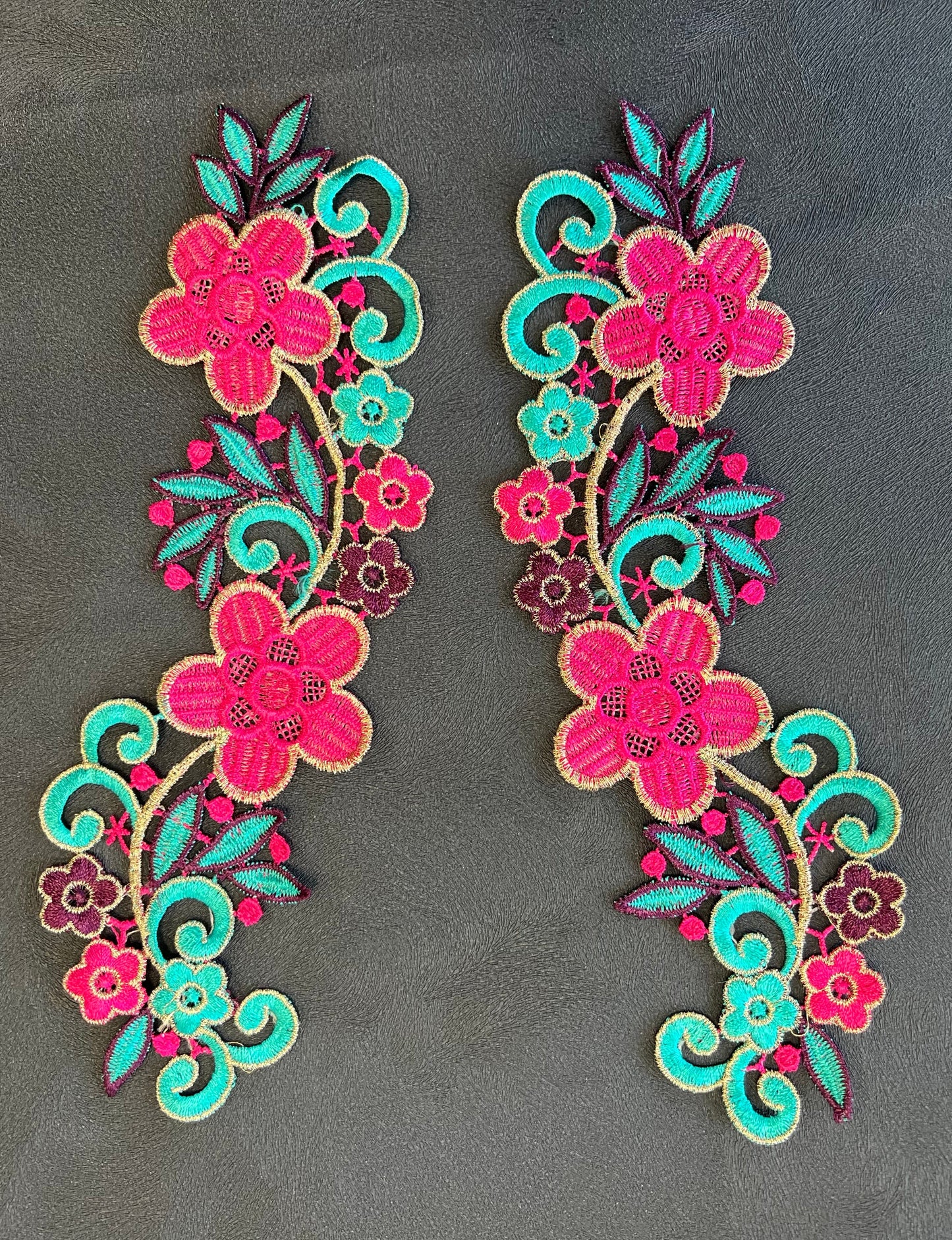 Guipure intemporelle fleurs fuschia turquoise violine 2 pièces