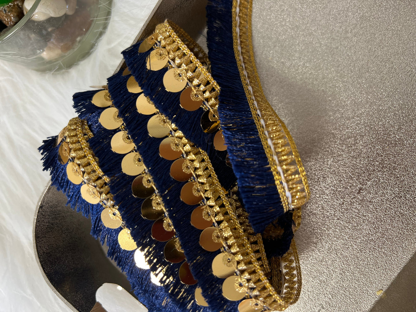 Galon sequin à franges bleu marine doré
