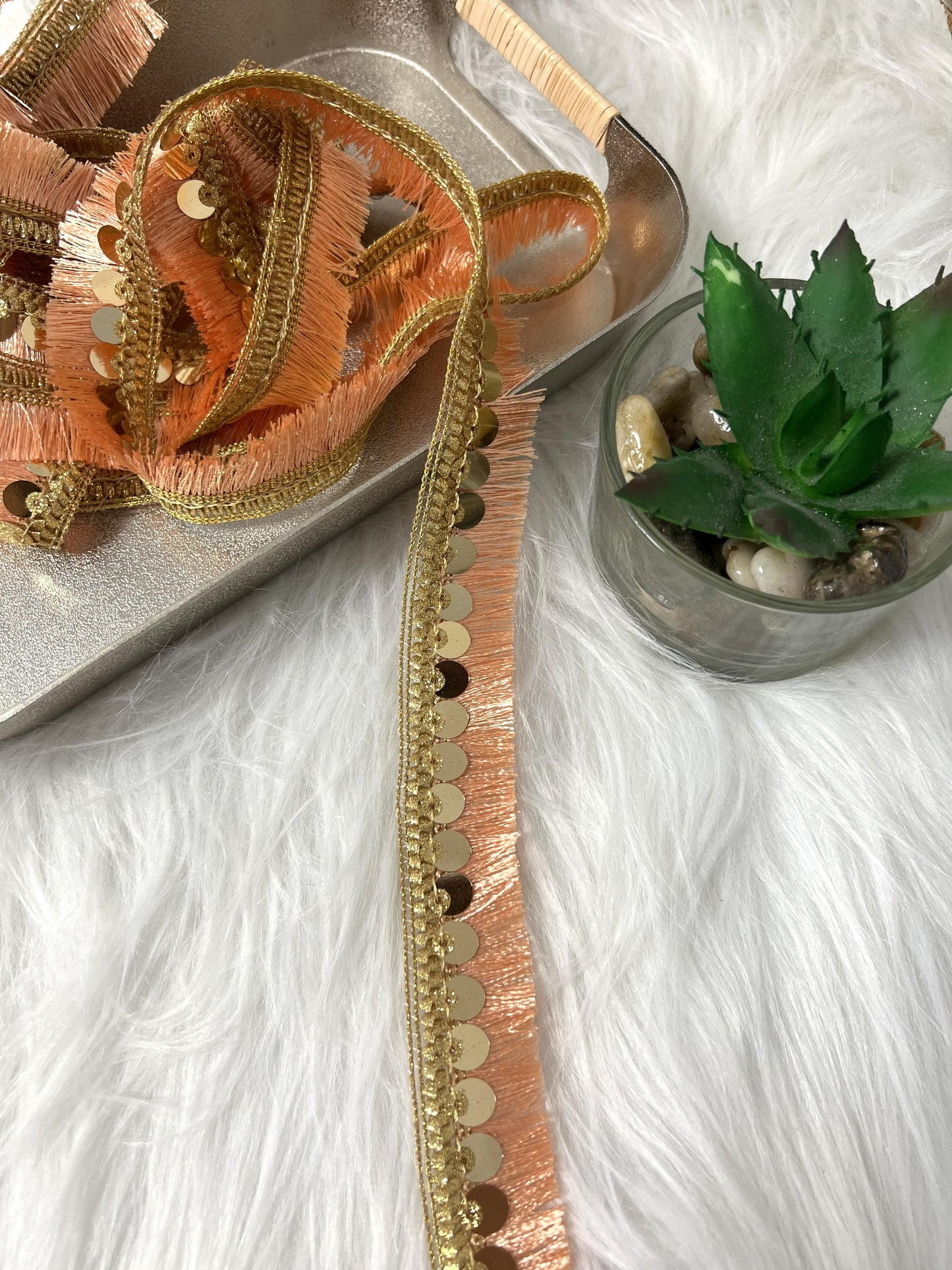 Galon sequin à franges rose doré