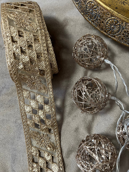 Galon doré sequin de largeur moyenne