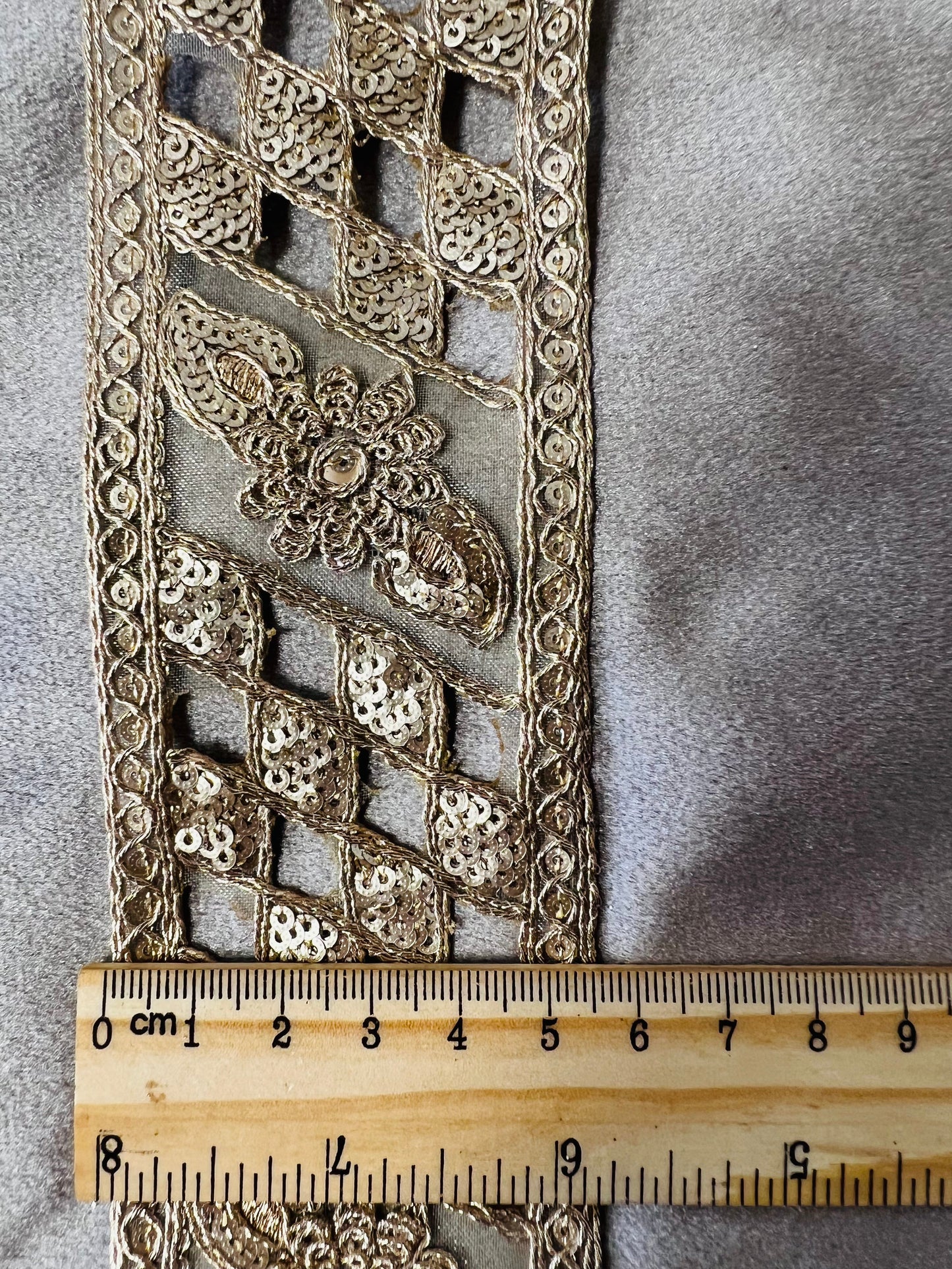 Galon doré sequin de largeur moyenne