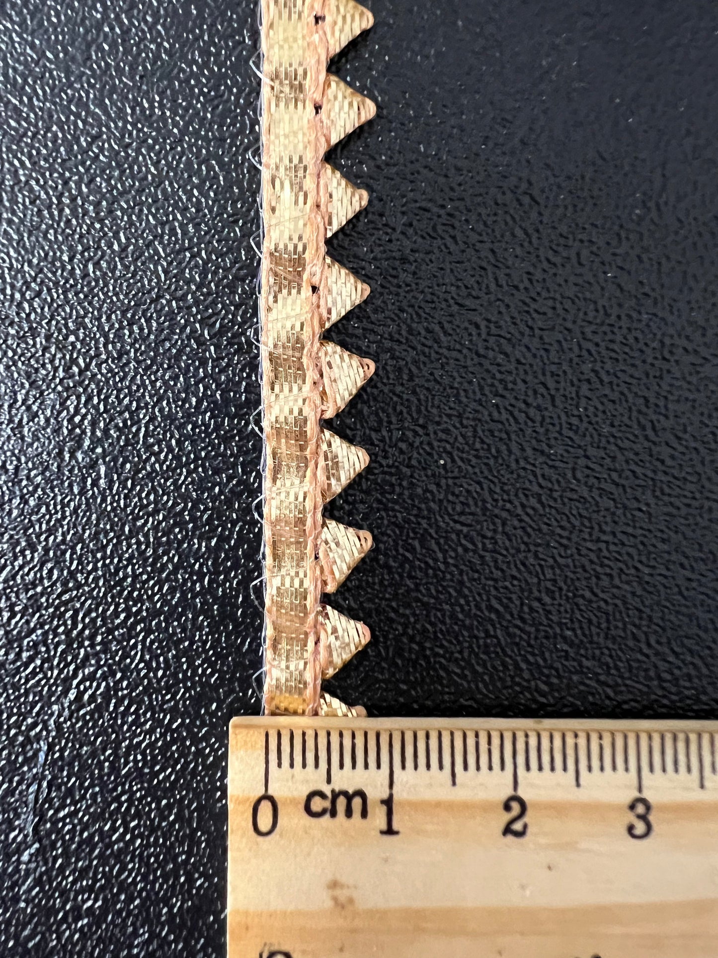 Galon extra fin synthétique à pointe
