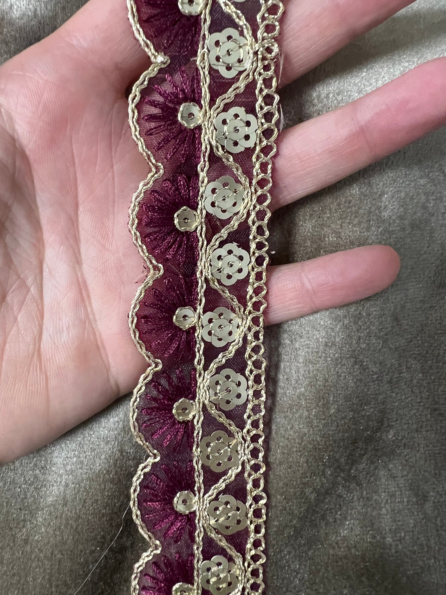 Galon sequin couronne