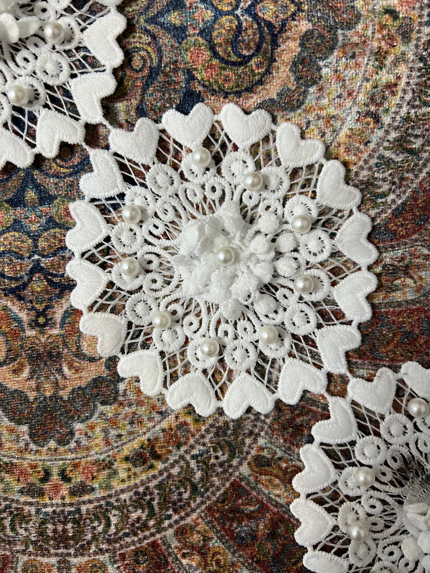 Galon blanc large à sphères avec perles blanches
