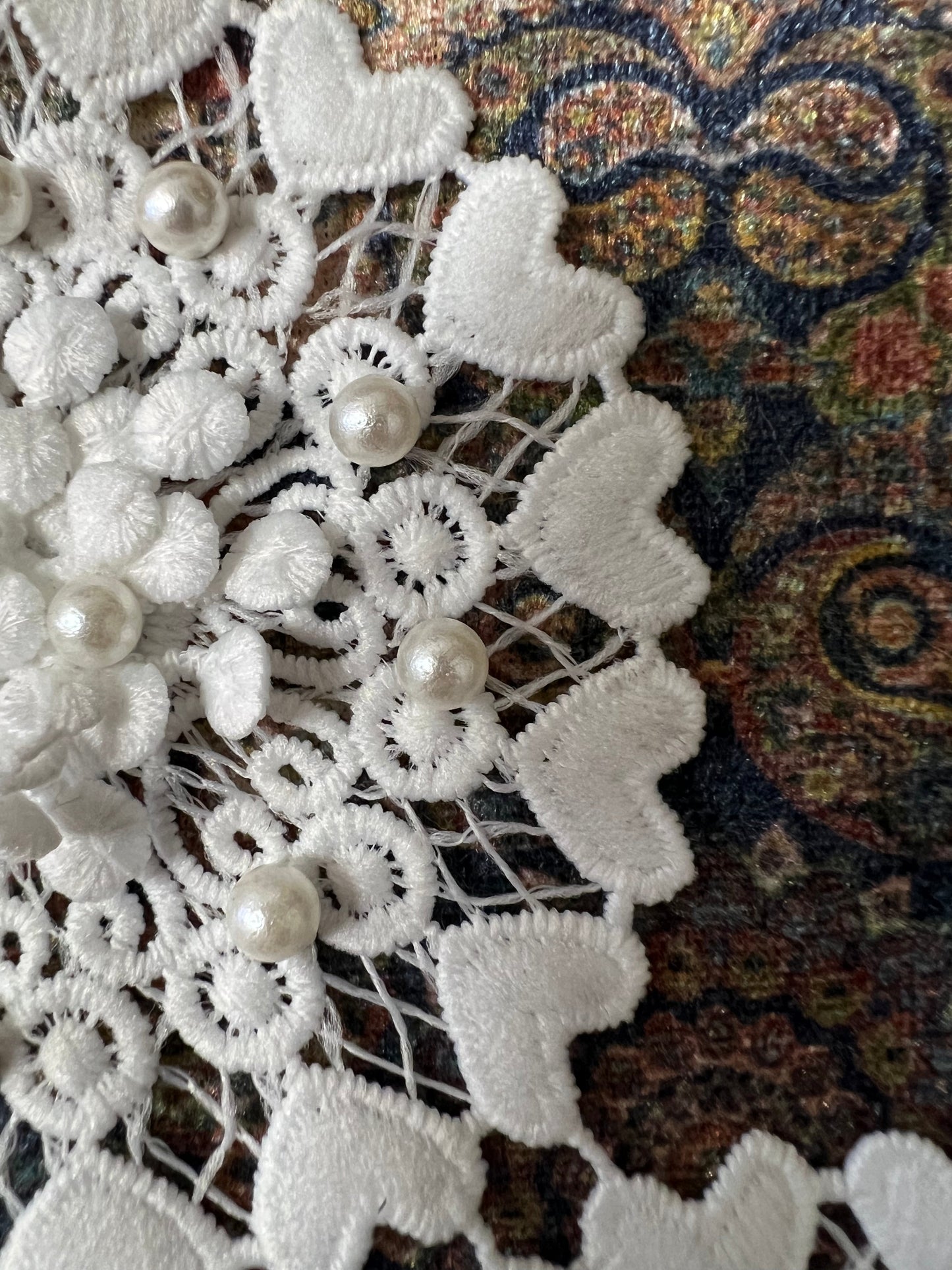 Galon blanc large à sphères avec perles blanches
