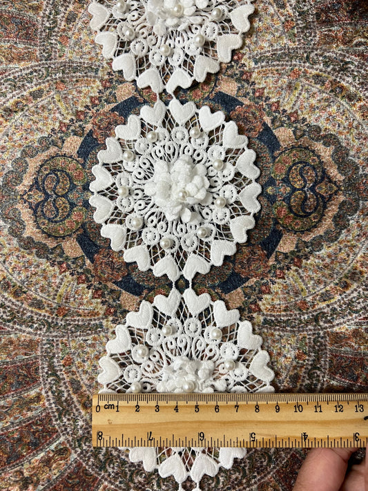 Galon blanc large à sphères avec perles blanches