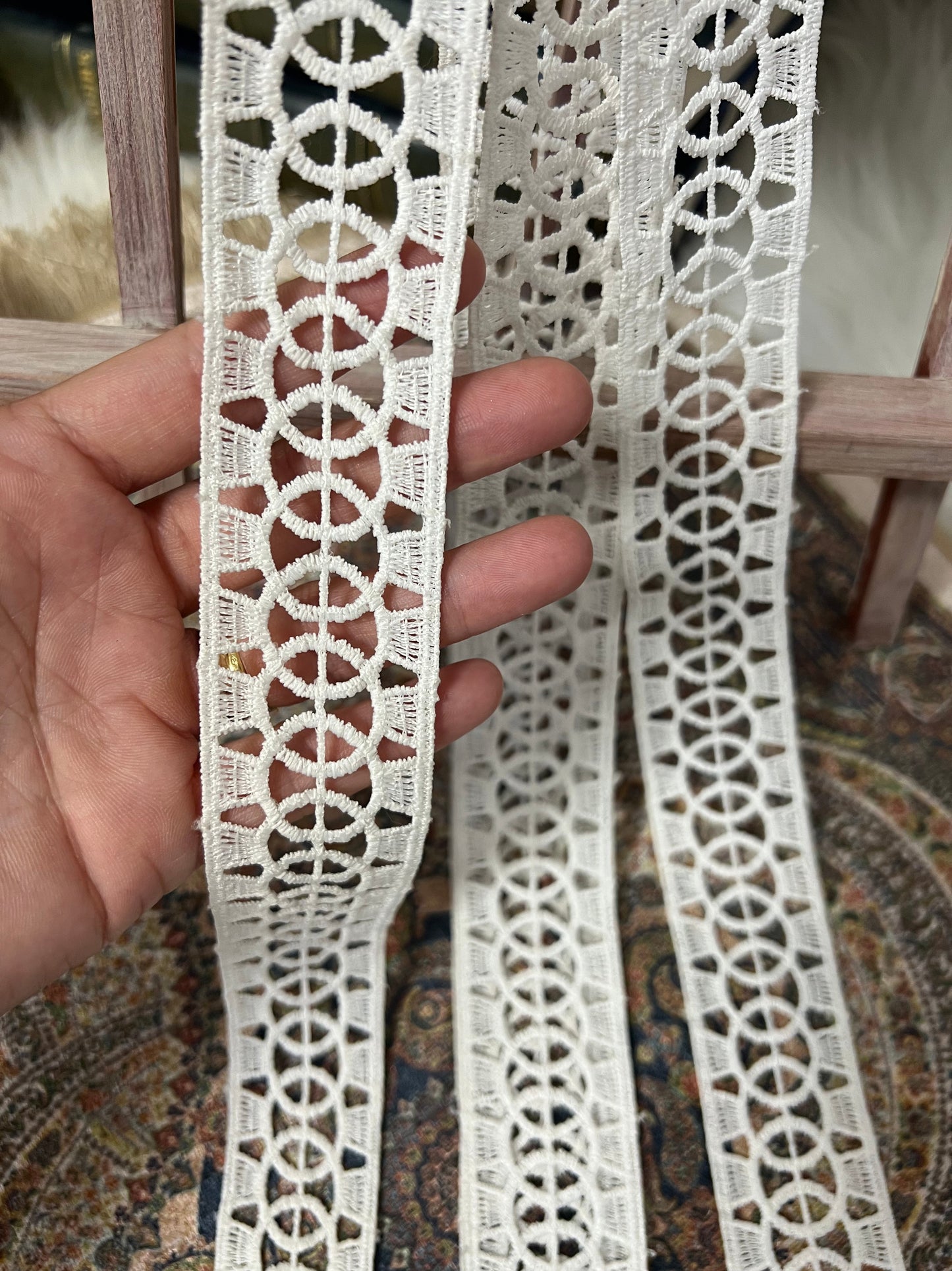 Galon en dentelle sphères entrelacées blanc
