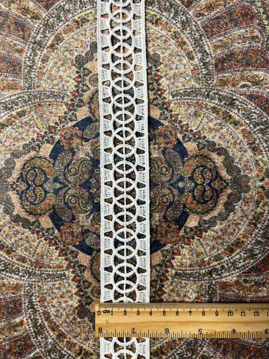 Galon en dentelle sphères entrelacées blanc