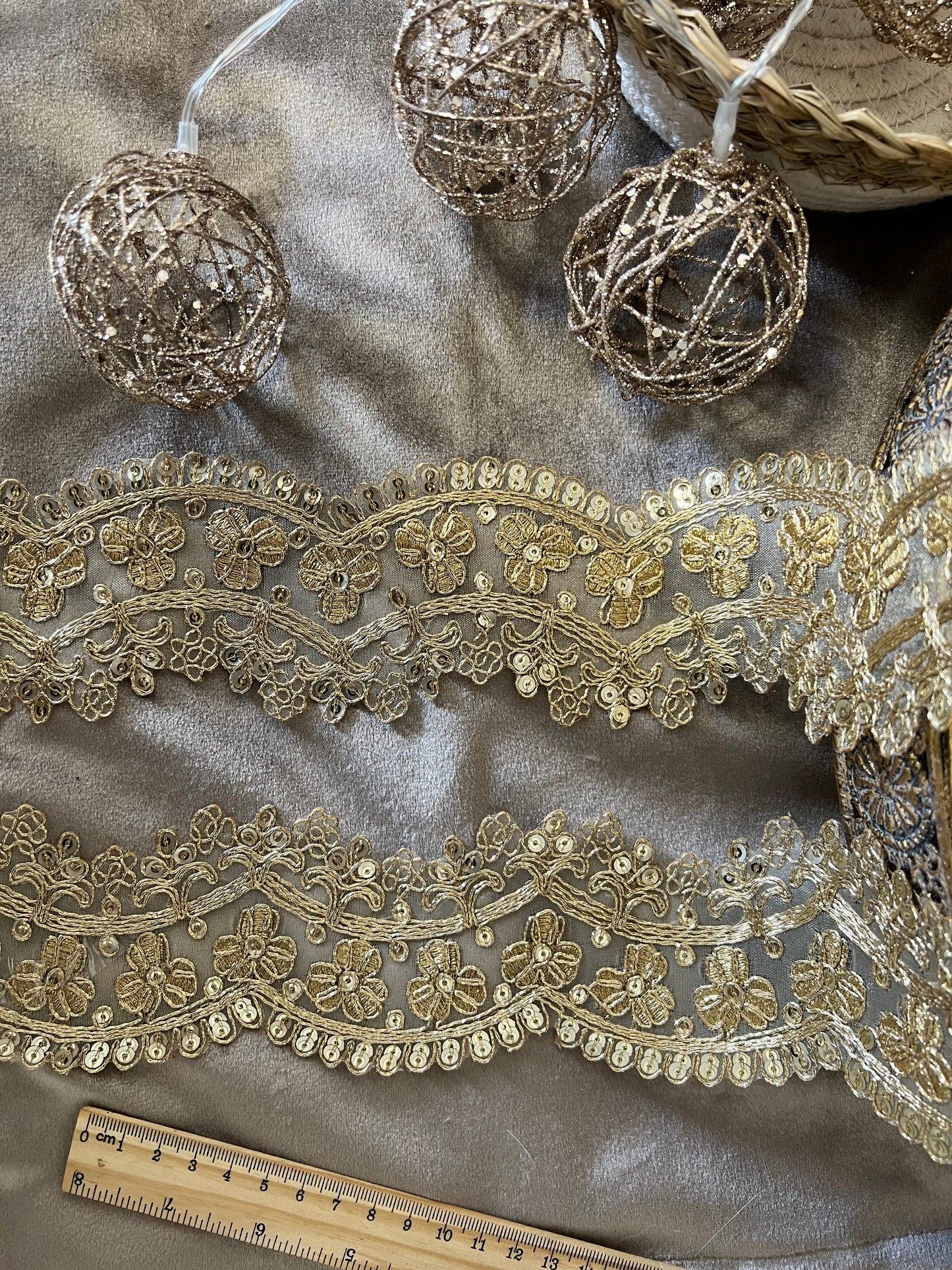 Galon sequin de largeur moyenne doré