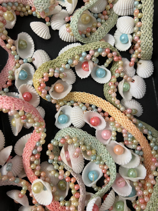 Galon perles et coquillages multicolore