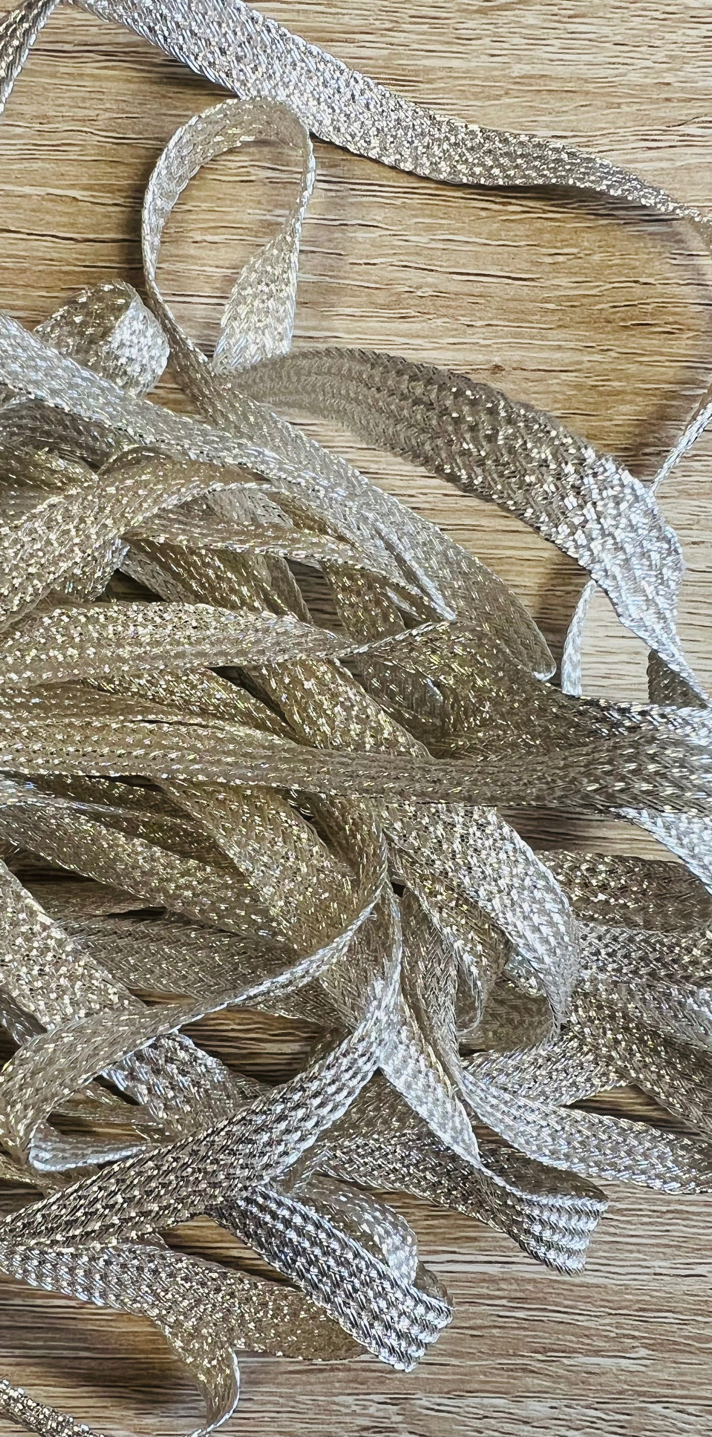 Galon très fin tissé lumineux