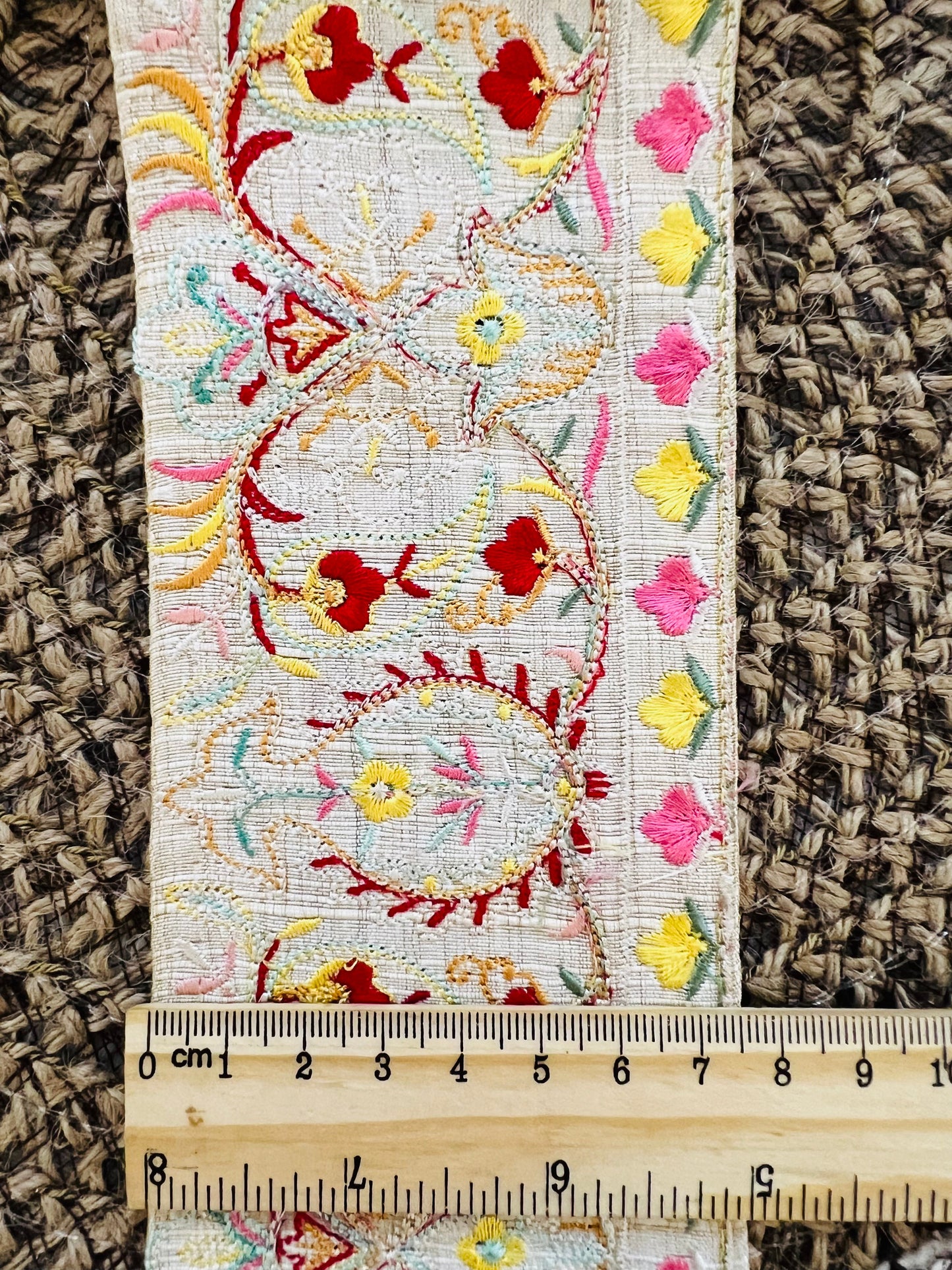 Galon type fresque florale large et brodé