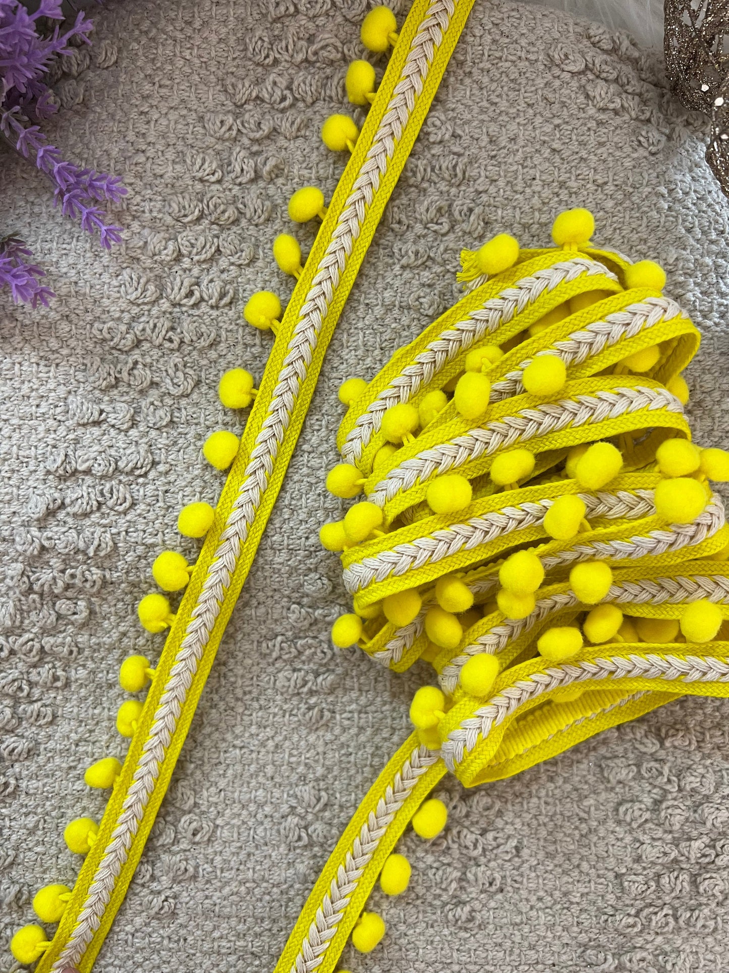 Galon à pompons au ruban tressé