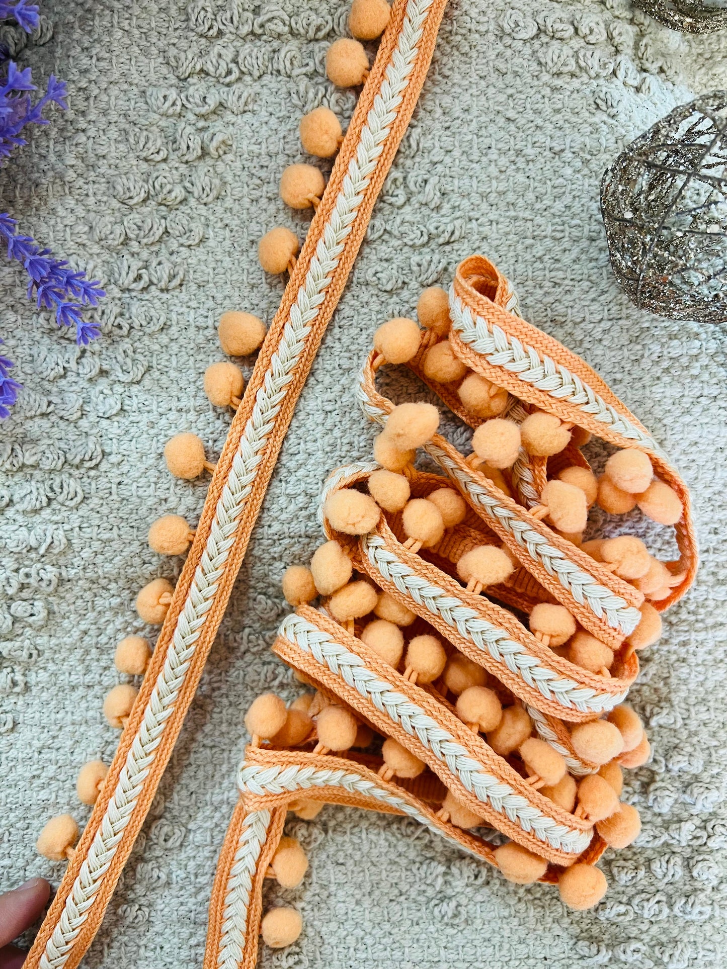 Galon à pompons au ruban tressé