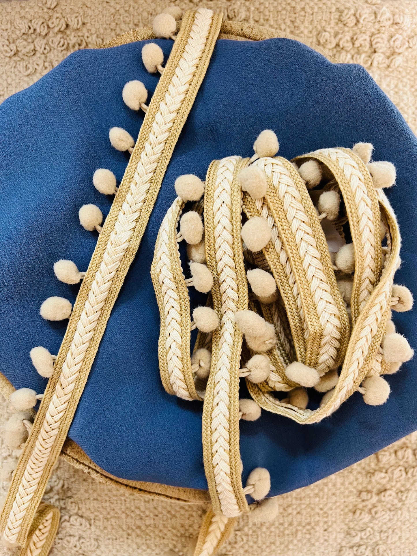 Galon à pompons au ruban tressé