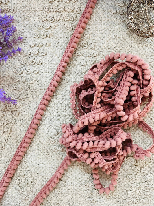 Galon à mini pompons – vieux rose, fuchsia ou moutar