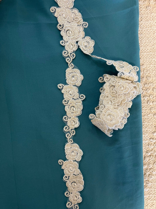 Galon de roses brodées beige doré