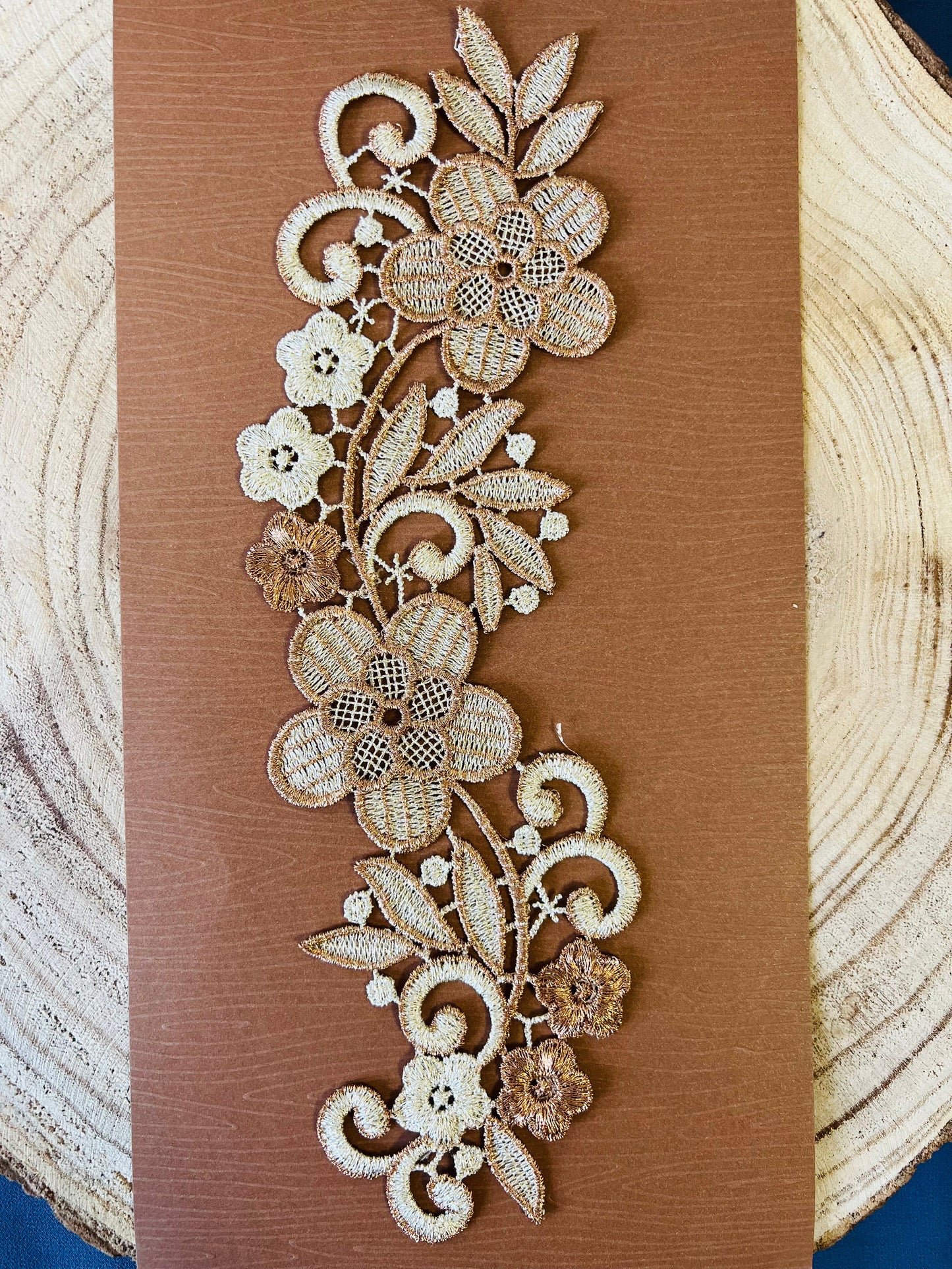 Guipure intemporelle fleurs double doré beige 1 pièce Droite