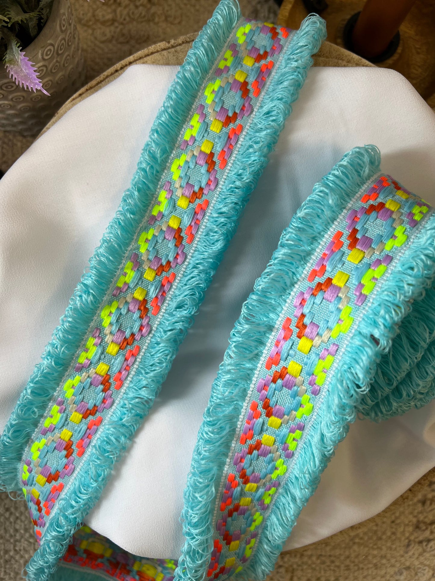 Galon tissé à franges fluo