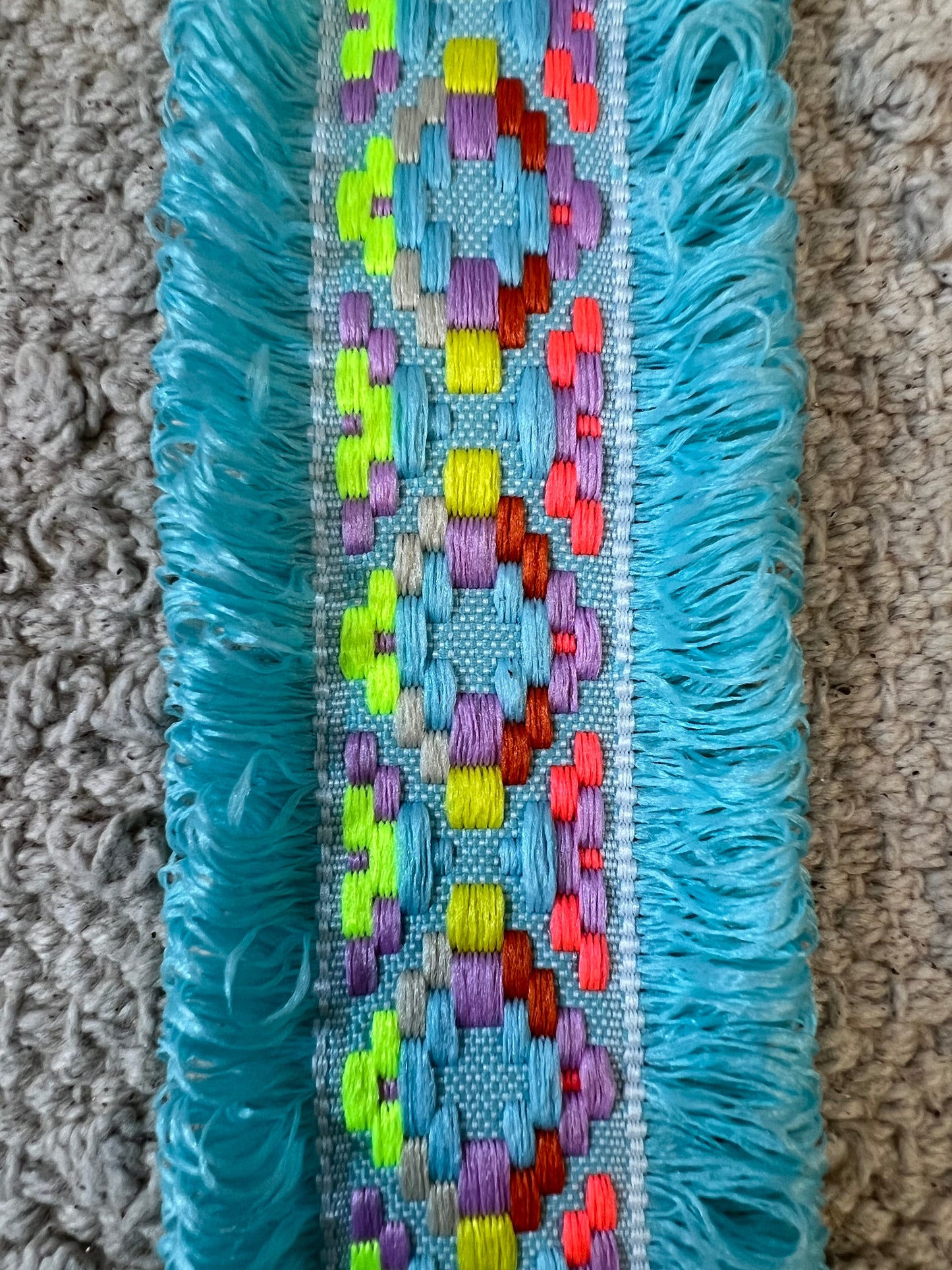 Galon tissé à franges fluo