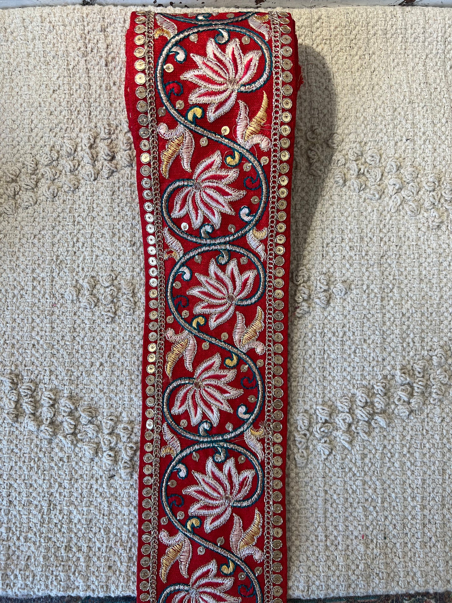 Galon broderie doré avec sequins nacré