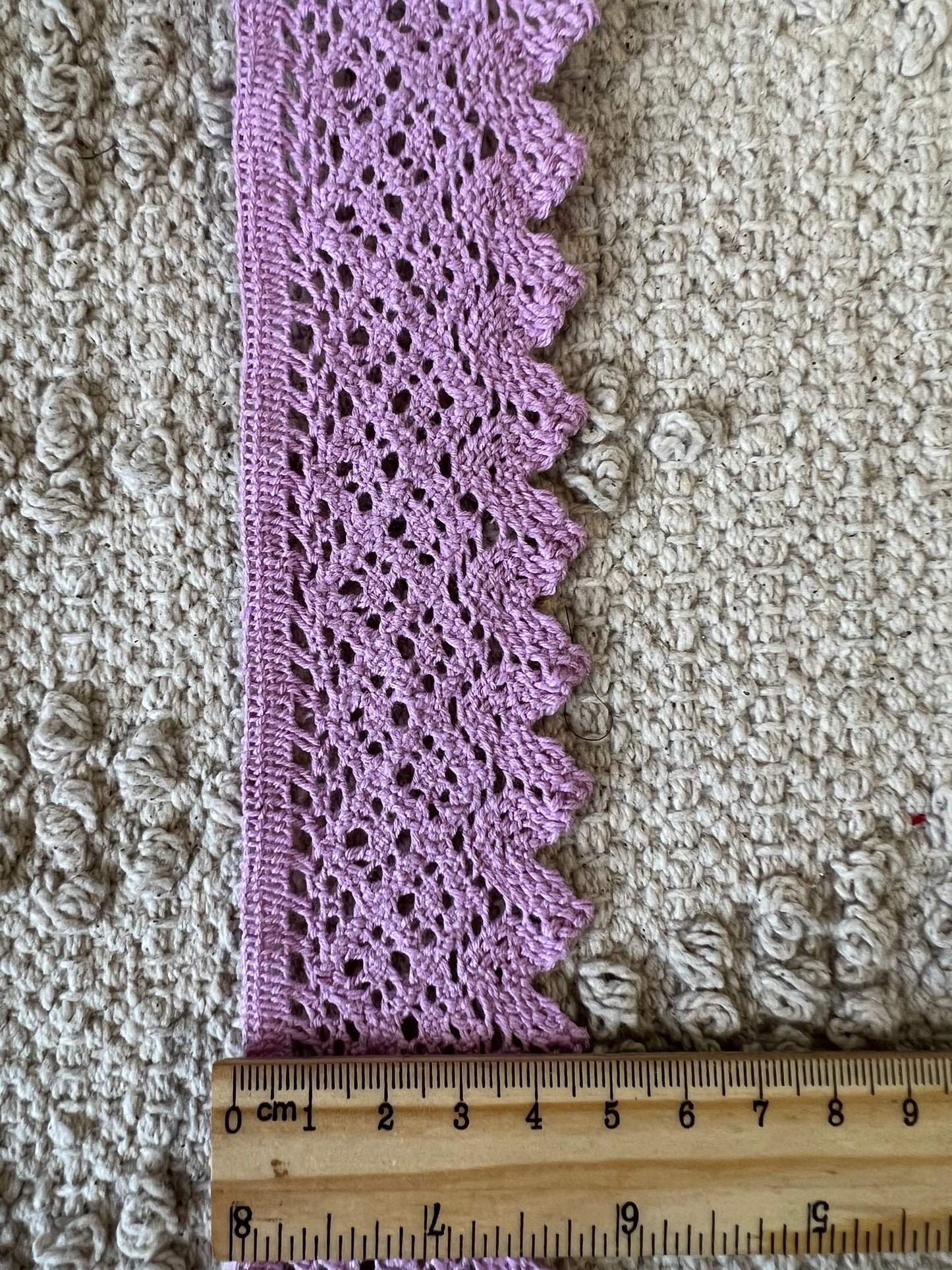 Galon de dentelle de coton crochet largeur moyenne. Différents coloris.