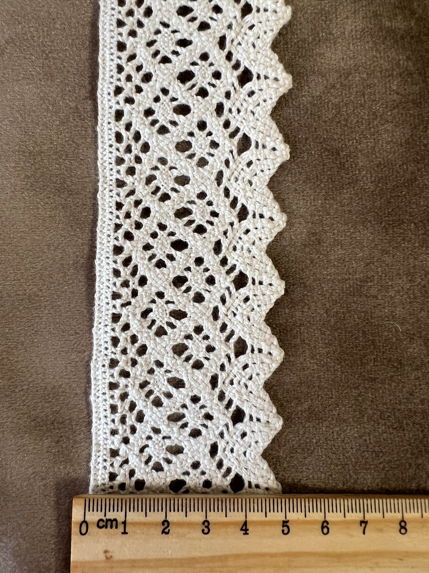 Galon de dentelle de coton crochet largeur moyenne. Différents coloris.