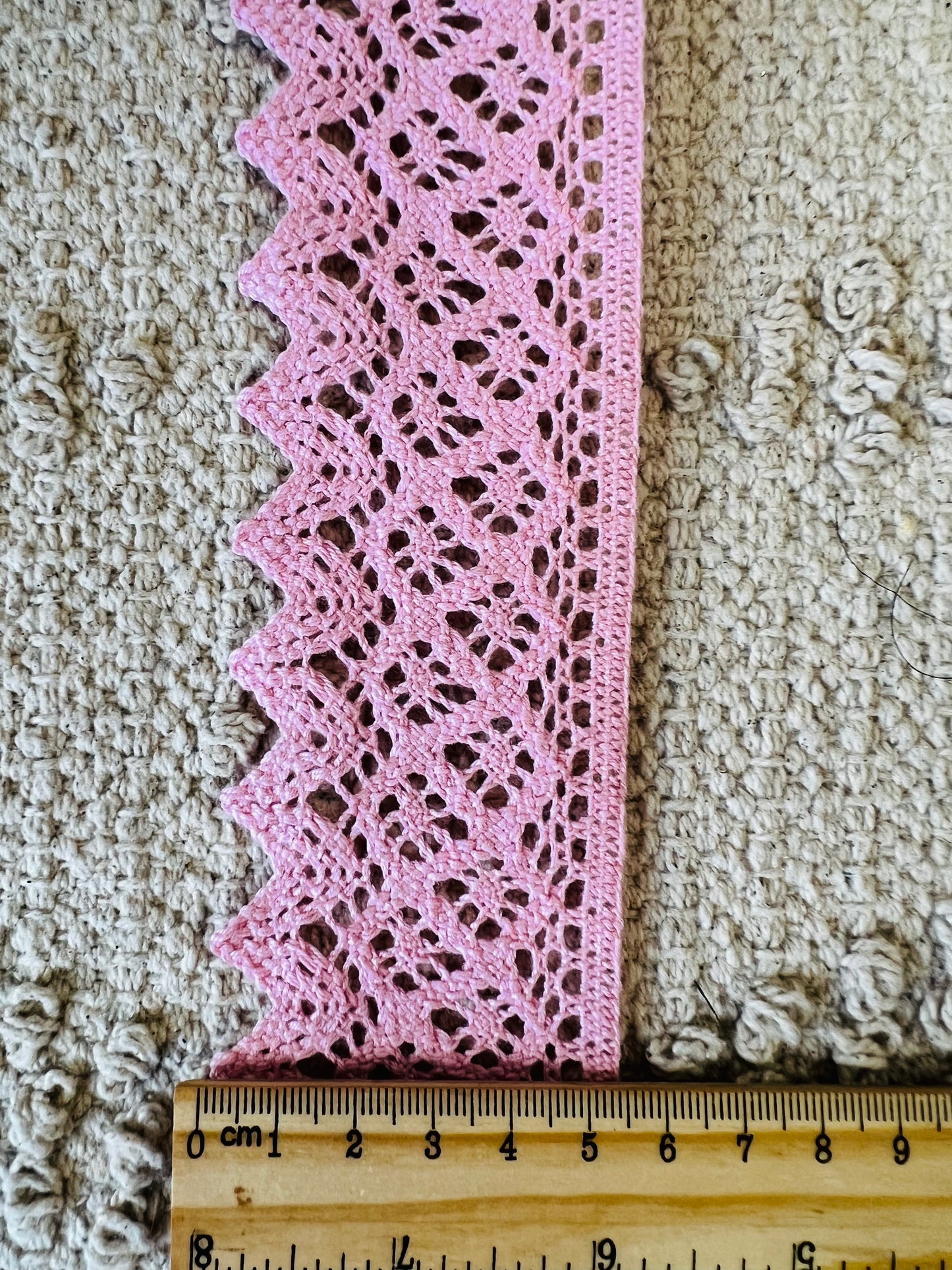 Galon de dentelle de coton crochet largeur moyenne. Différents coloris.
