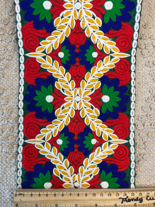 Galon éthnique grande largeur brodé de fleurs multicolores