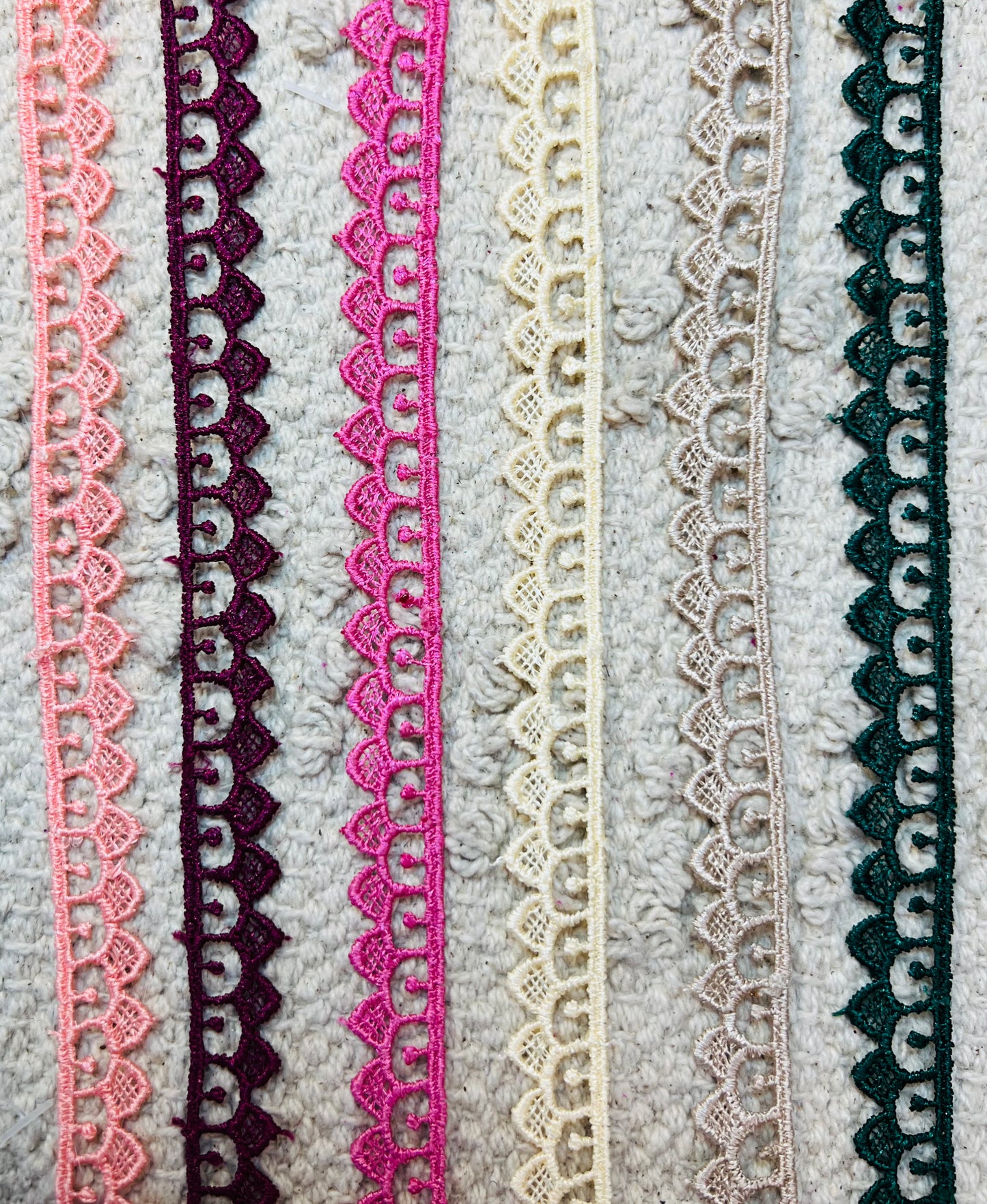 Galon arcade fin en dentelle. 6 coloris.
