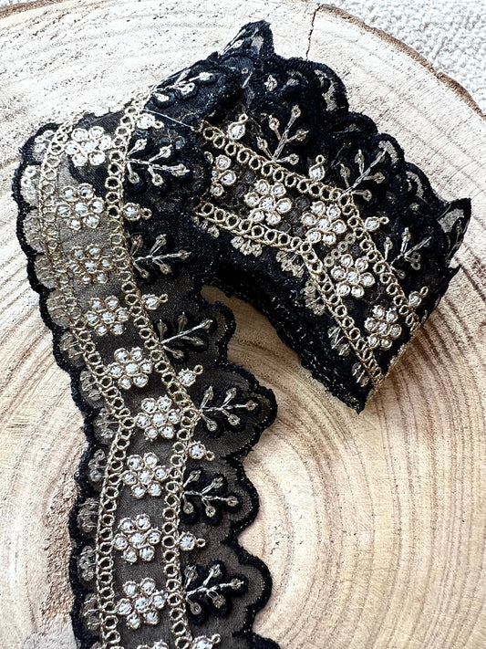 Galon Brodé Doré – Bordure Dentelée