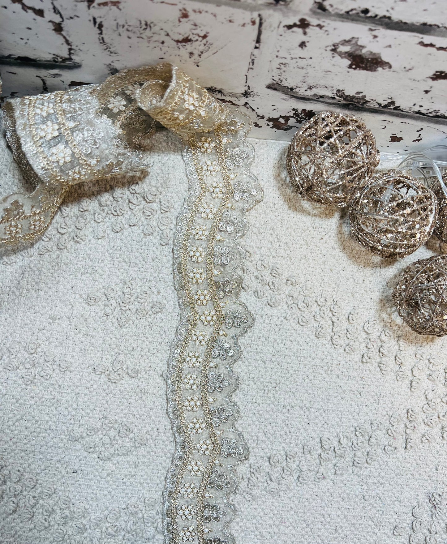 Galon oriental arcades avec mini sequins (Ecru doré)