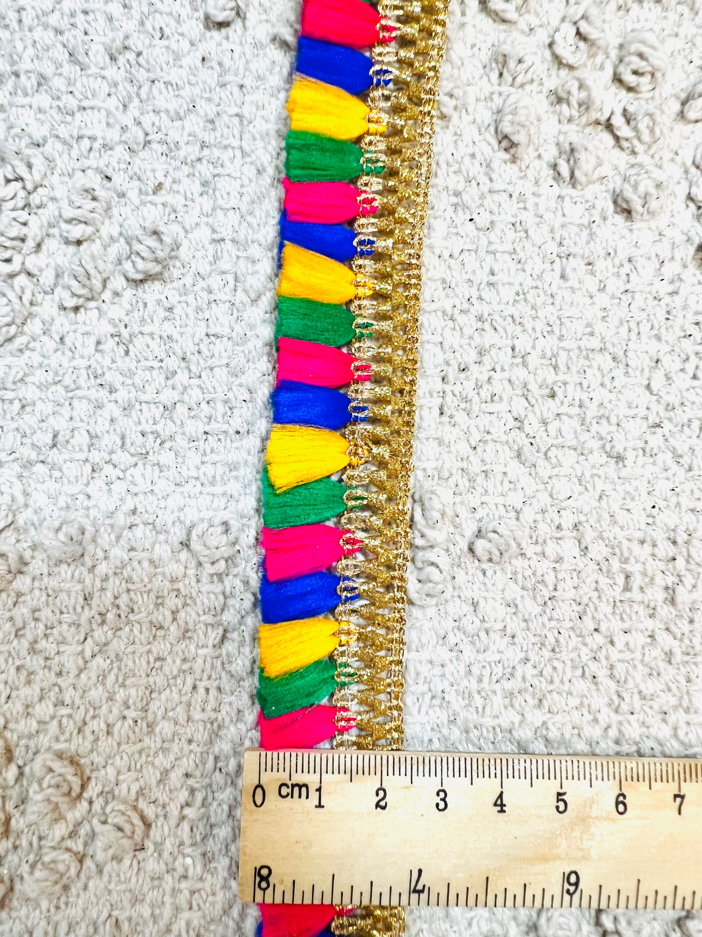 Galon doré à franges multicolores