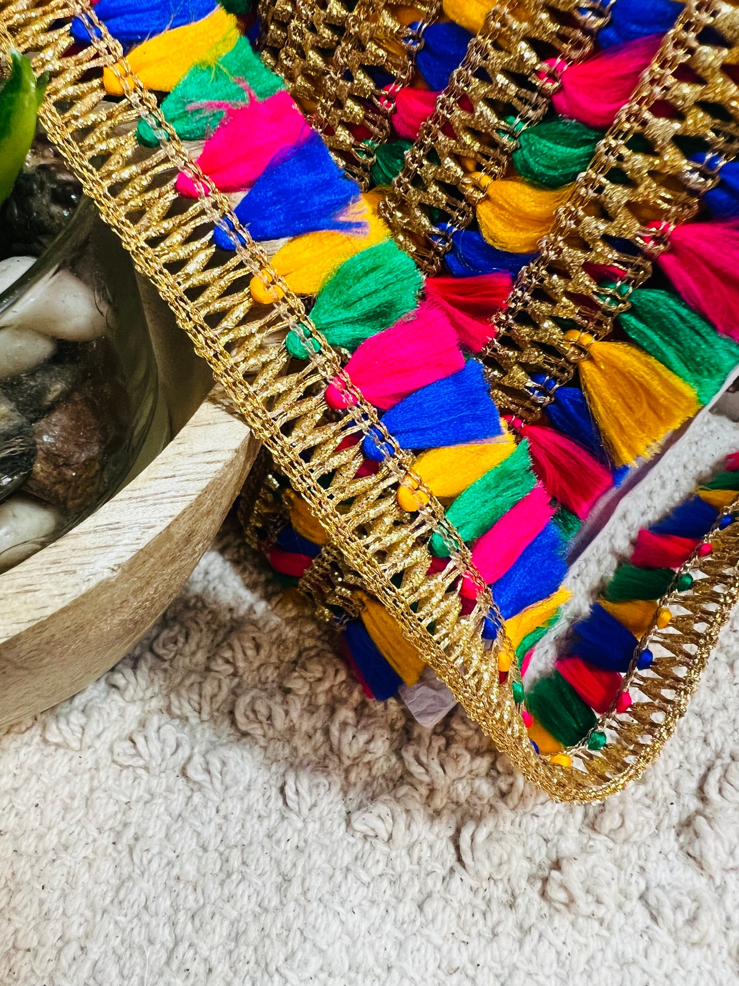 Galon doré à franges multicolores