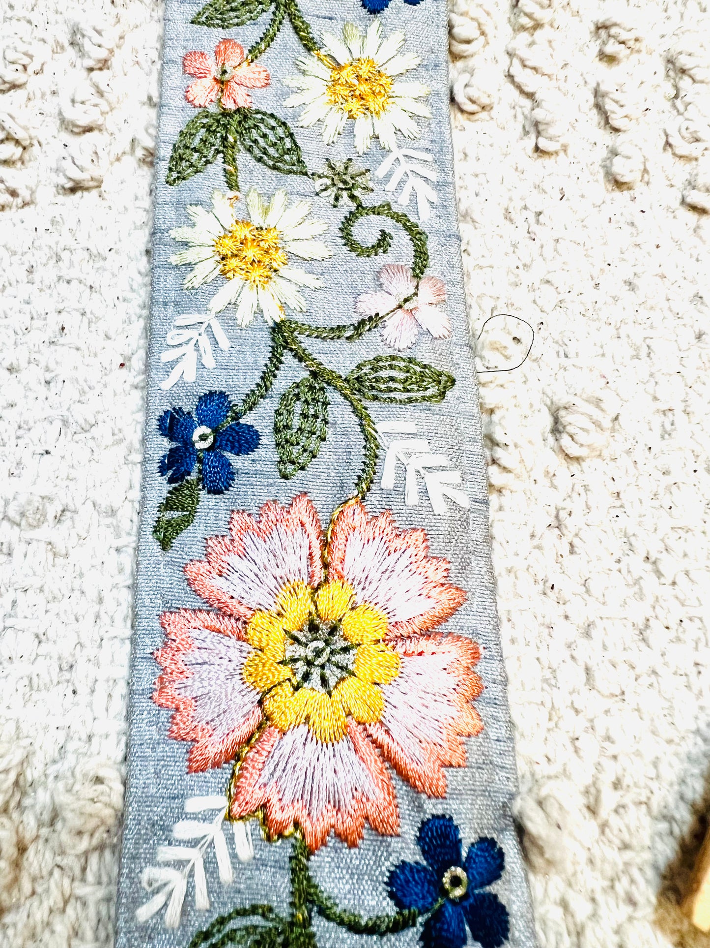 Galon broderie de fleurs (gris)