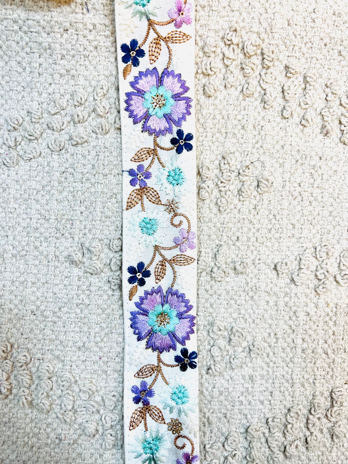 Galon broderie de fleurs (Blanc)