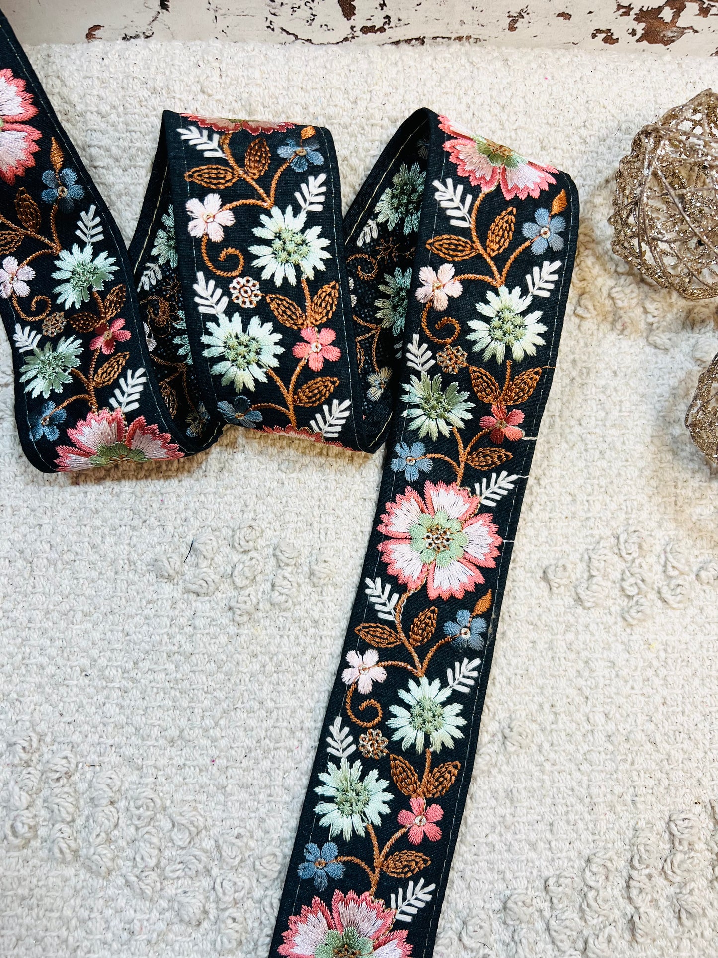 Galon broderie de fleurs (Noir)