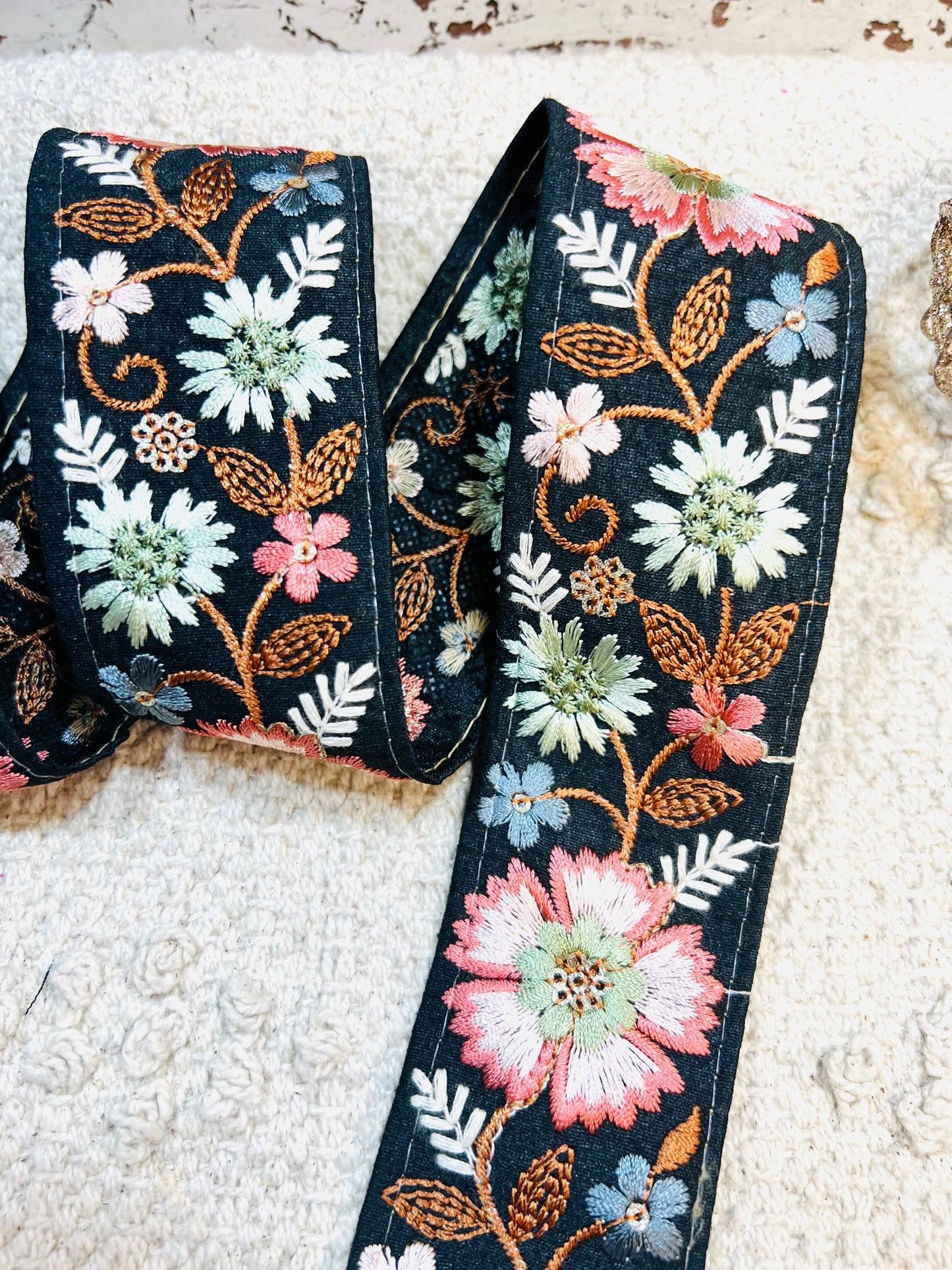 Galon broderie de fleurs (Noir)