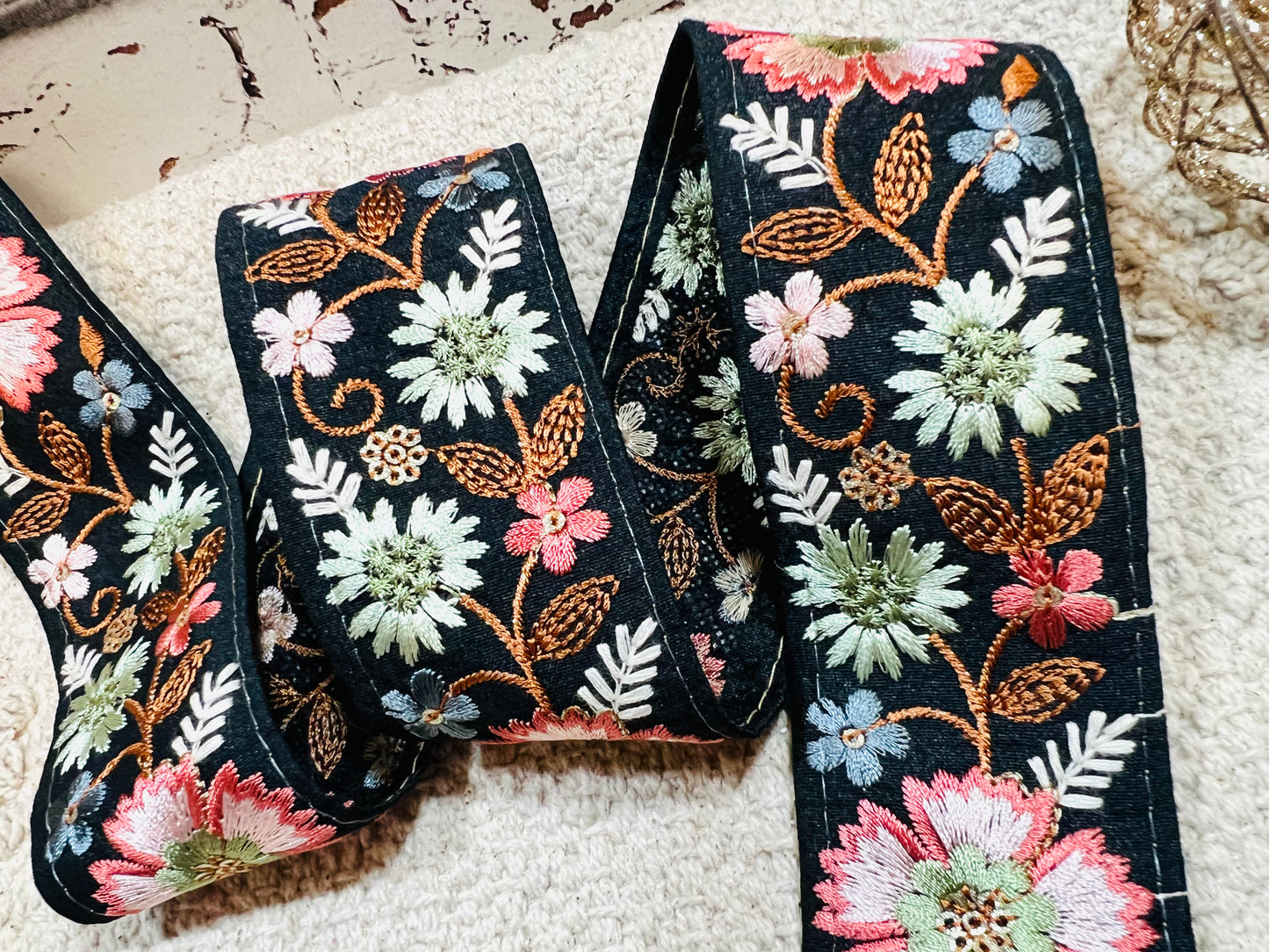 Galon broderie de fleurs (Noir)