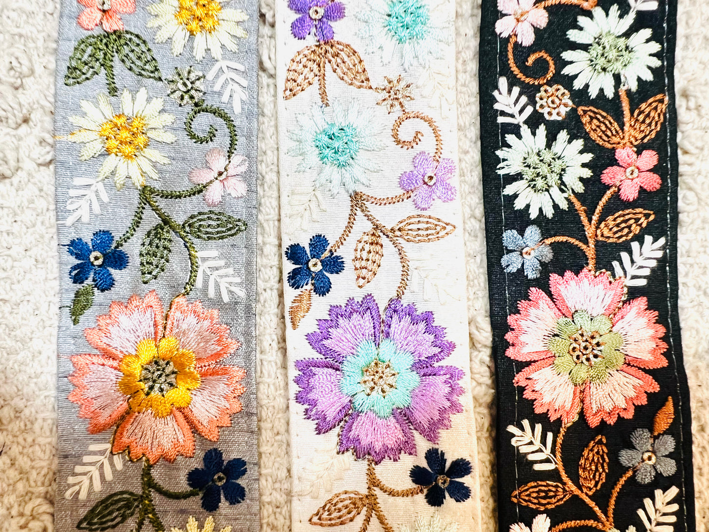 Galon broderie de fleurs (Blanc)